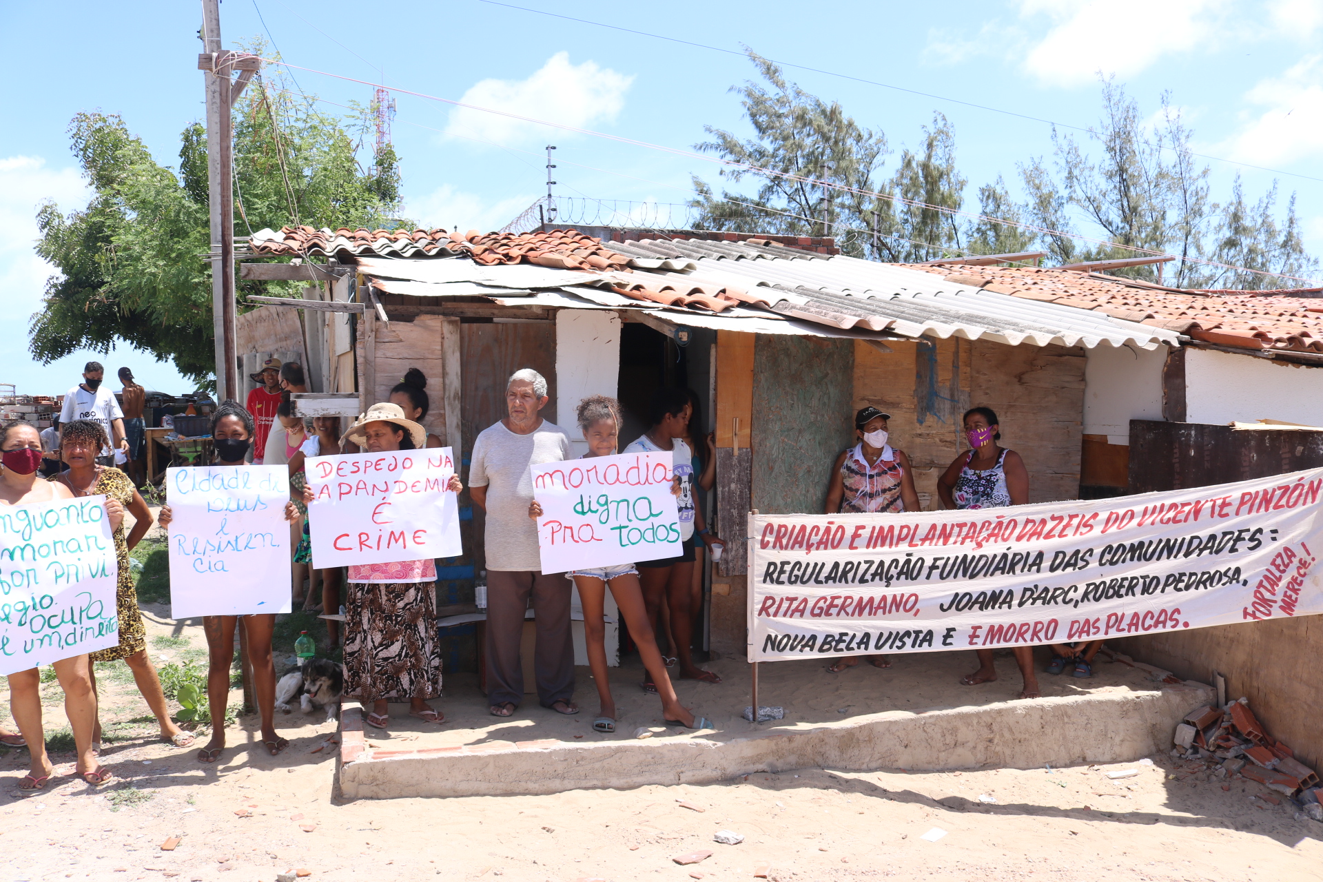 Defensoria integra comitiva nacional que visita comunidades de Fortaleza que enfrentam desafios de moradia