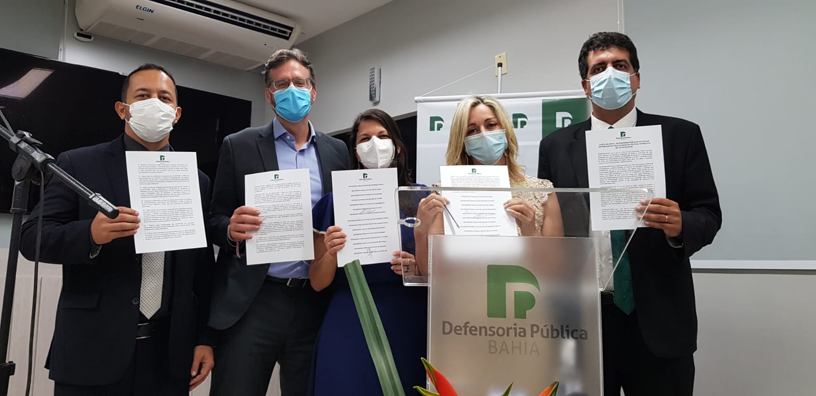 DPCE participa de Seminário sobre inserção de negros e indígenas nas instituições e assina compromisso