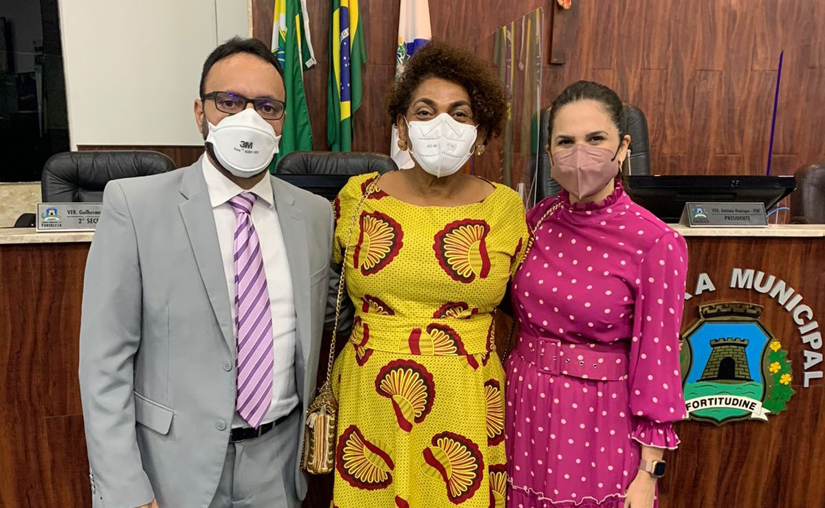 Subdefensora geral prestigia concessão de título de cidadã fortalezense a Zelma Madeira