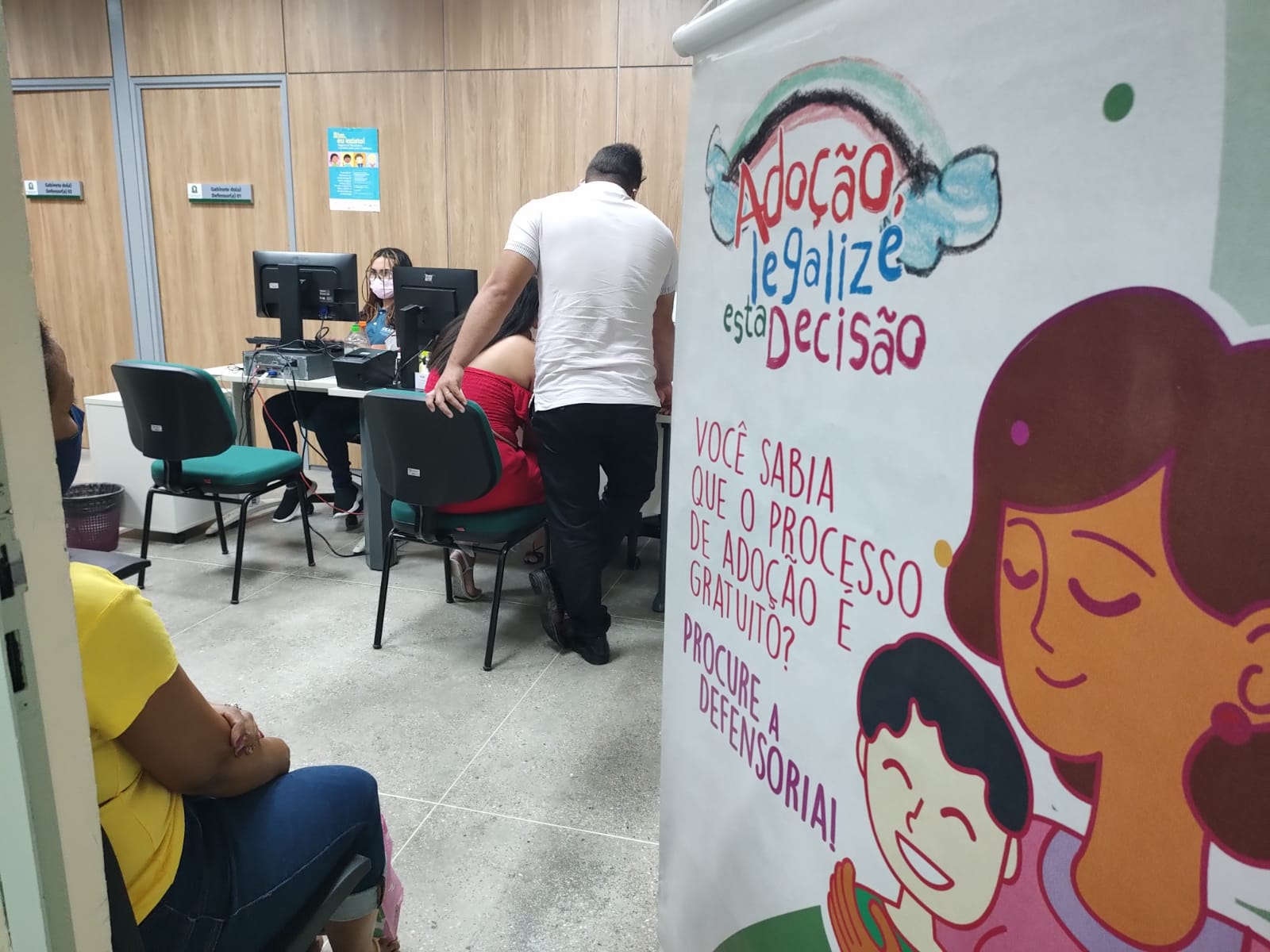 Primeiro dia de mutirão atende 16 pessoas interessadas em adotar crianças e adolescentes. Atendimentos seguem até esta terça (31)