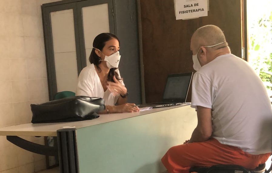 Defensores atendem internos em unidade hospitalar do sistema prisional nesta quarta-feira (25)