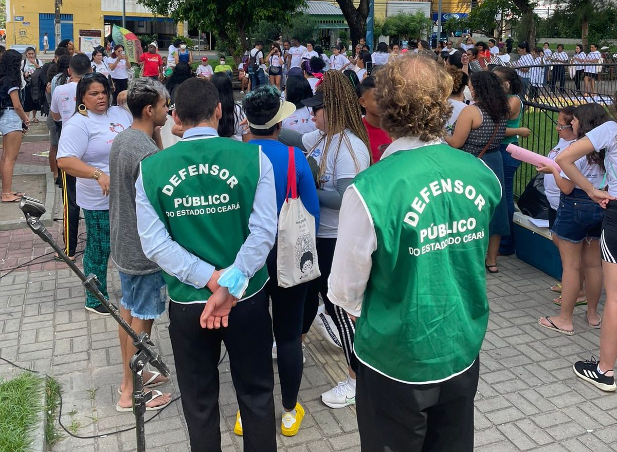 Defensores acompanham manifestação de  mães de vítimas de violência estatal em Fortaleza nessa sexta (20)