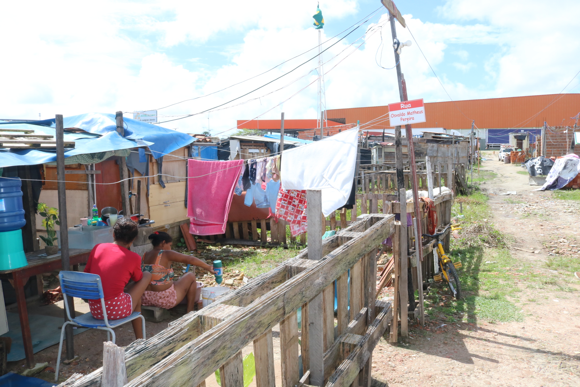 Defensoria Pública acompanha cadastro de famílias residentes em ocupação em frente ao Aeroporto Pinto Martins