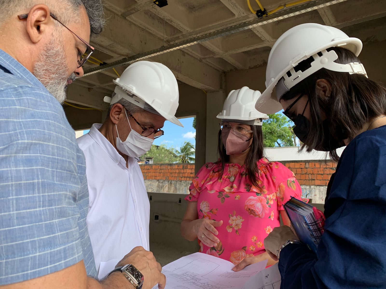 Defensora geral inspeciona obra do novo núcleo da DPCE no bairro João XXIII, em Fortaleza