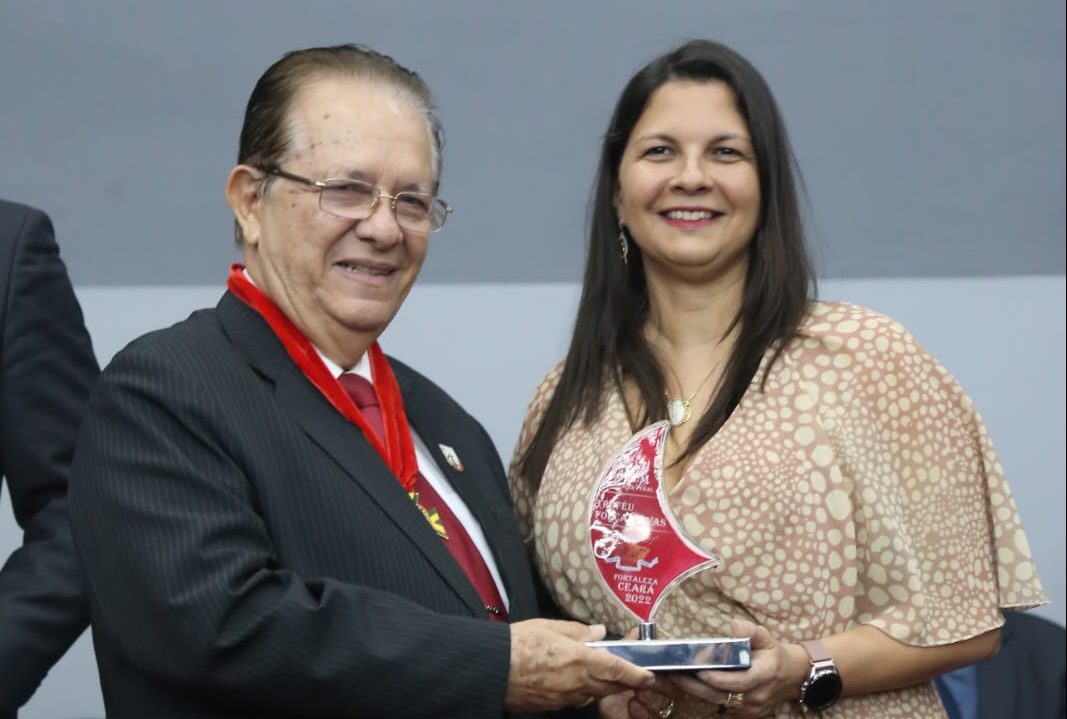 Defensora pública geral recebe Troféu Forças Vivas