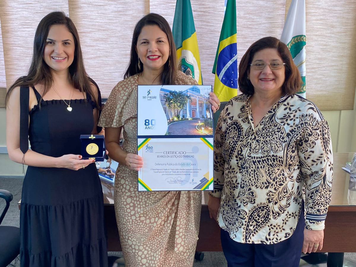 Defensoria recebe medalha comemorativa dos 80 Anos da Justiça do Trabalho do Ceará