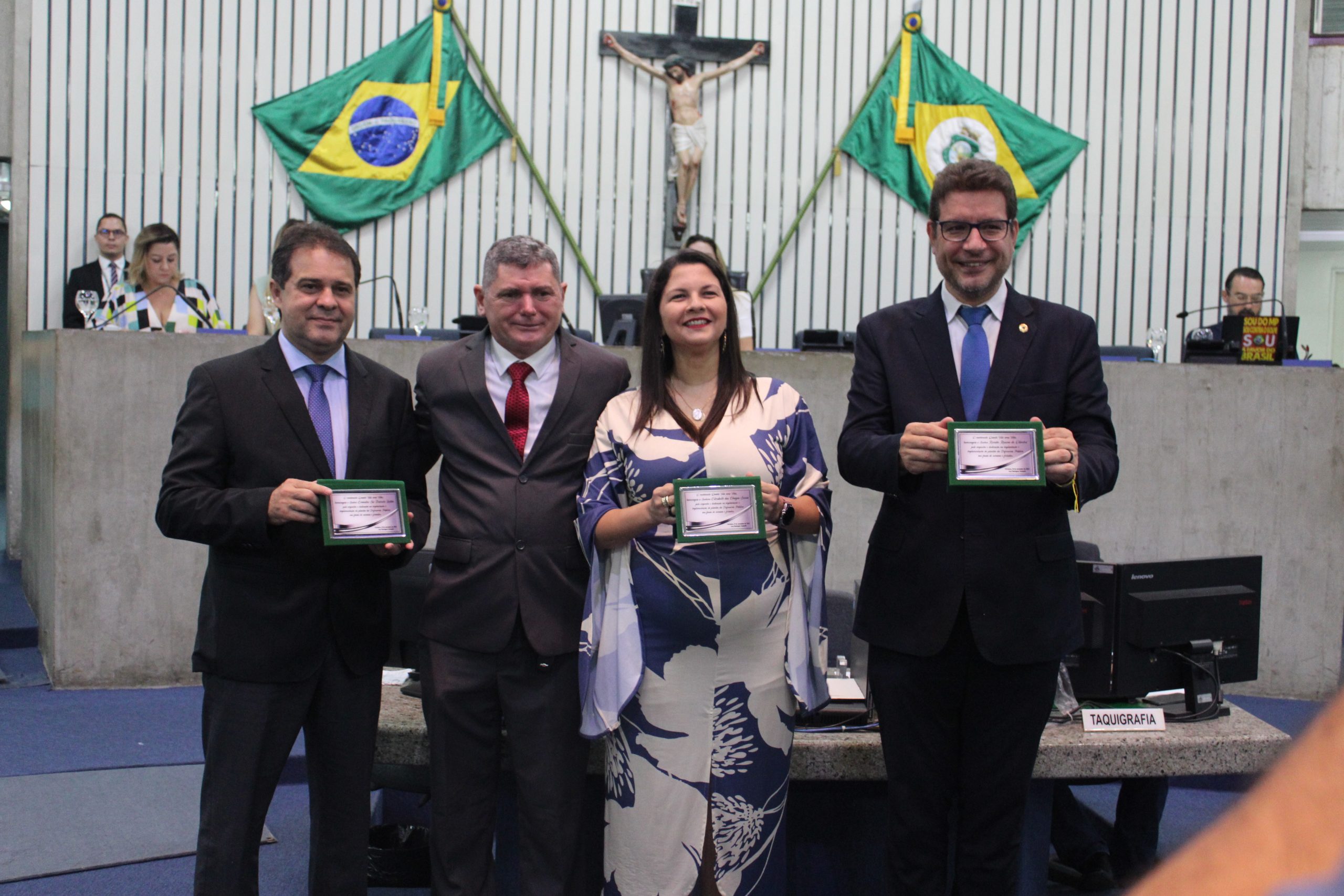 Plantão de atendimento da Defensoria recebe homenagem na Assembleia Legislativa  