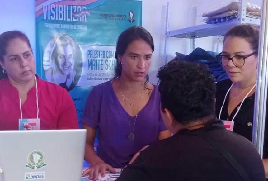 Defensoria realiza atendimento às pessoas trans durante 4ª edição do Dia T em Fortaleza