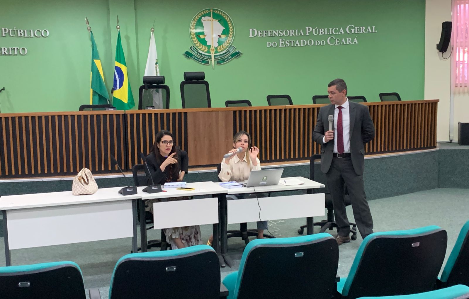 Plenária reúne defensores e defensoras para discutir a atividade cumulativa