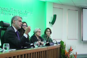 Ministro Rogerio Scheitti fala em microfone