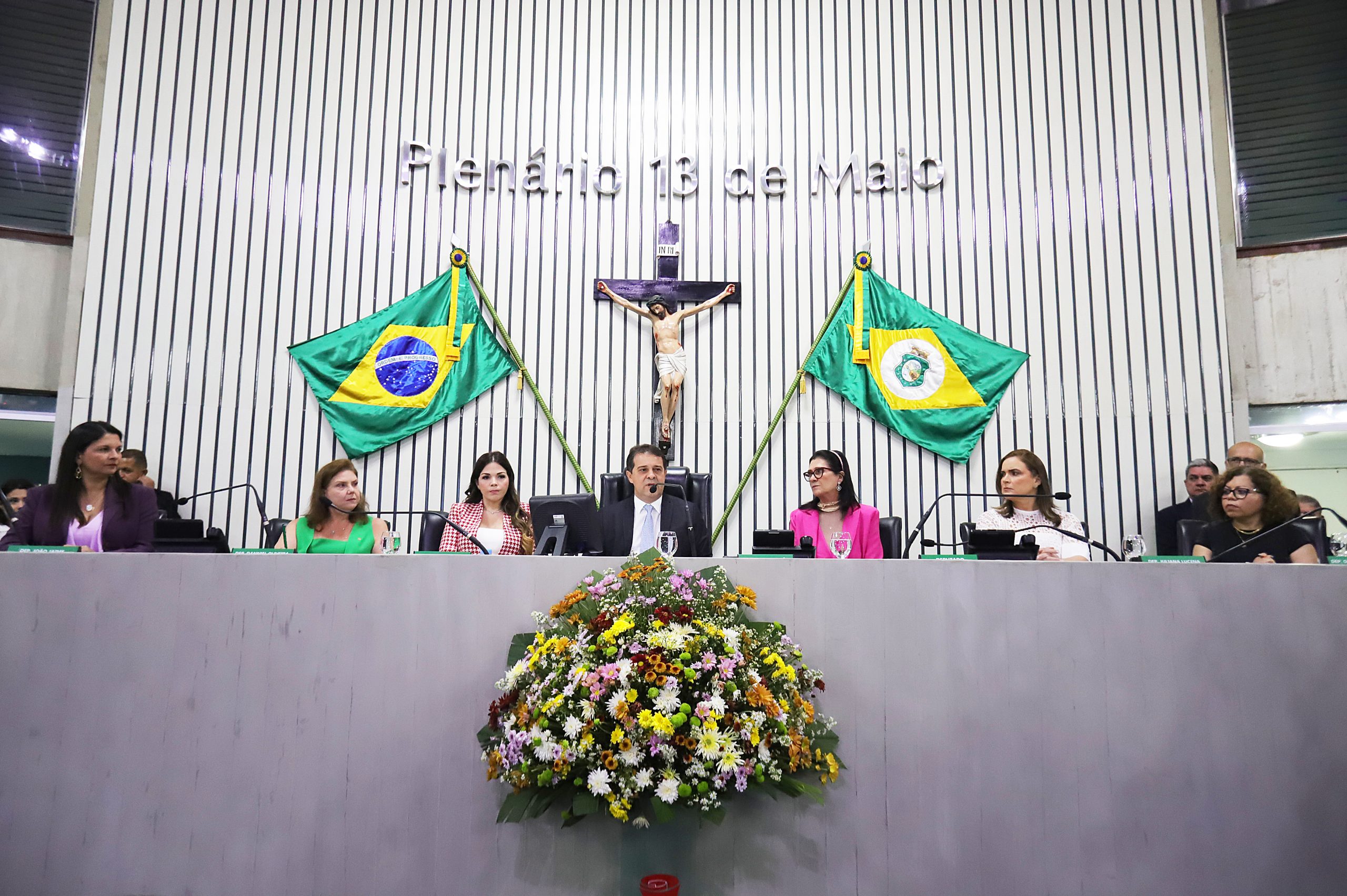 Defensora geral prestigia sessão na Assembleia em homenagem ao Dia Internacional da Mulher
