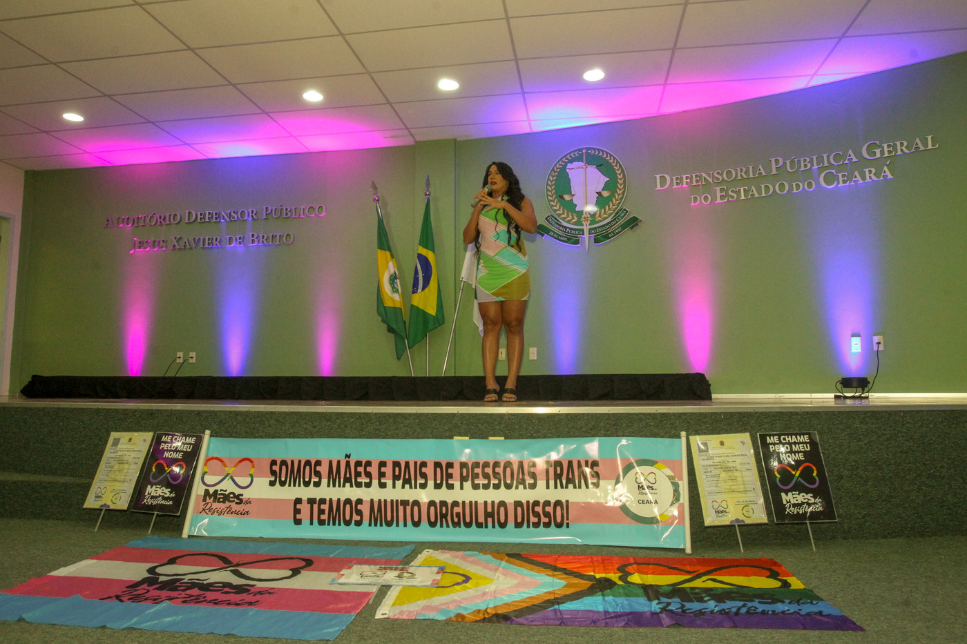 “Nos enxerguem para além do mês do orgulho, porque a gente existe todos os dias”, diz Thabatta Pimenta