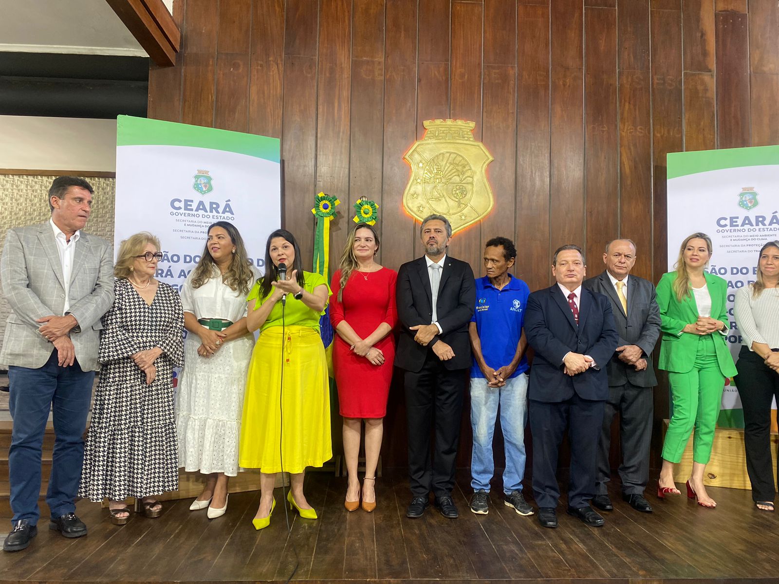 Defensoria prestigia solenidade de adesão do Ceará a programa destinado a catadoras e catadores