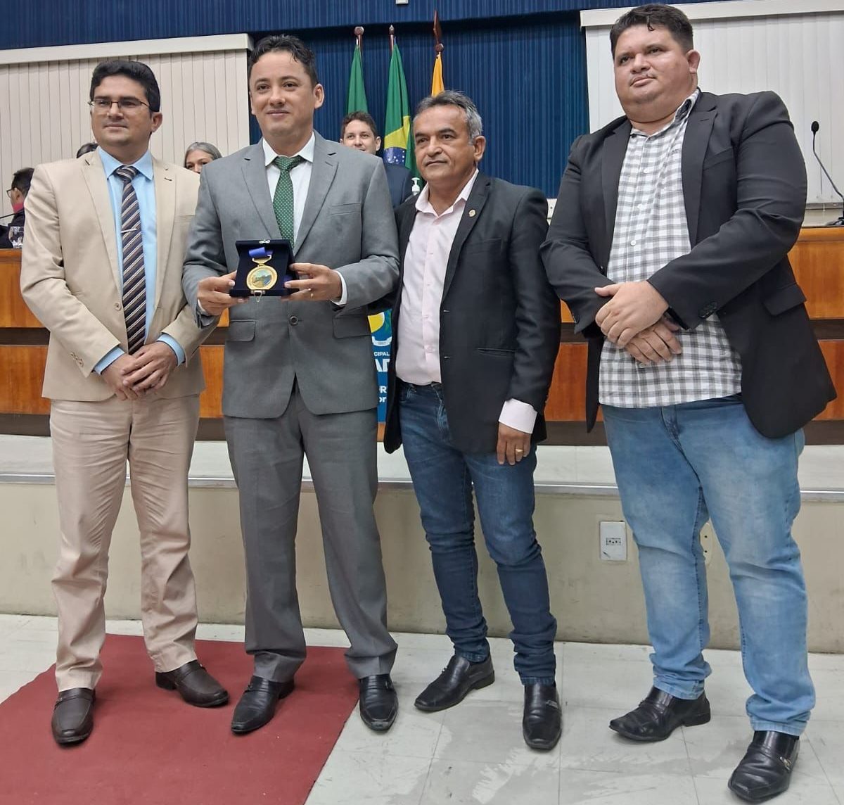 Defensor público é homenageado em Quixadá com a Medalha Cedro, maior honraria do município