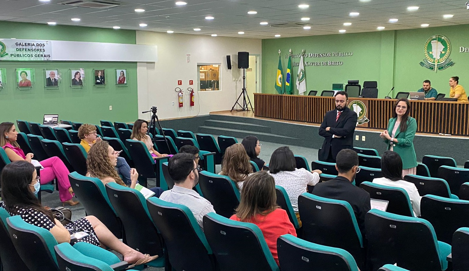 Novos defensores e defensoras participam de encontro com defensora geral. Momento fez parte do curso de formação