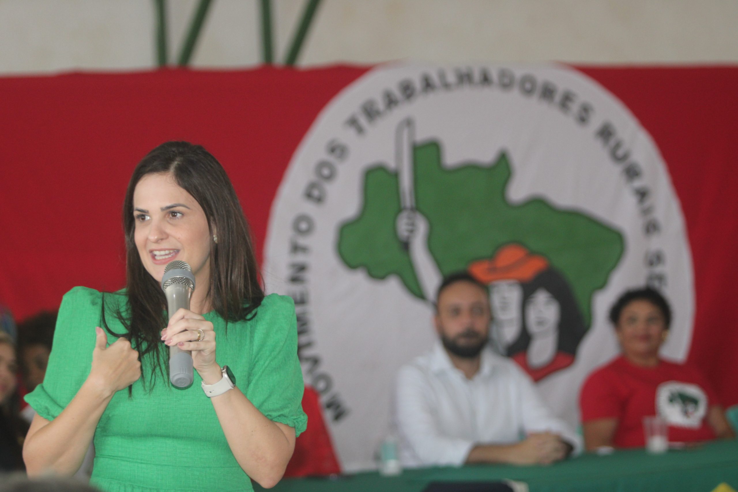 Sâmia Farias é conduzida pelo MST ao cargo de defensora geral na 15ª Posse Popular