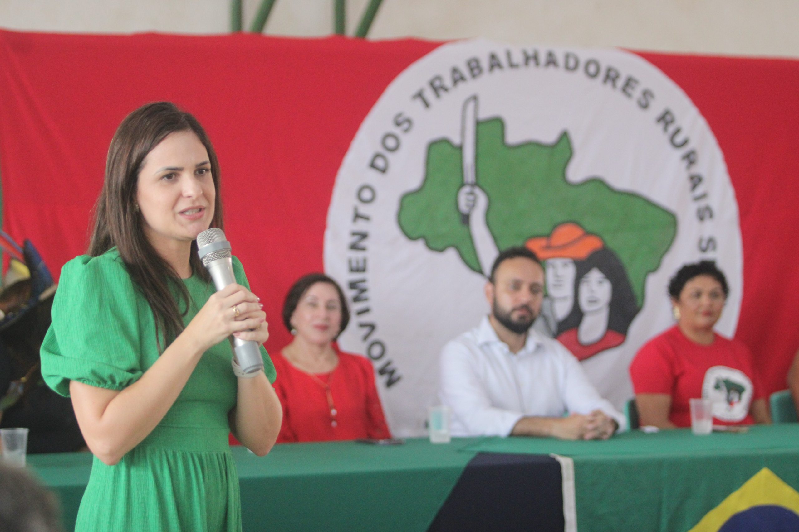 Posse Popular de Sâmia Farias no assentamento do MST