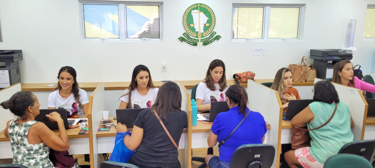 8M: Atendimento feito por mulheres para mulheres na Praça do Ferreira, em Fortaleza