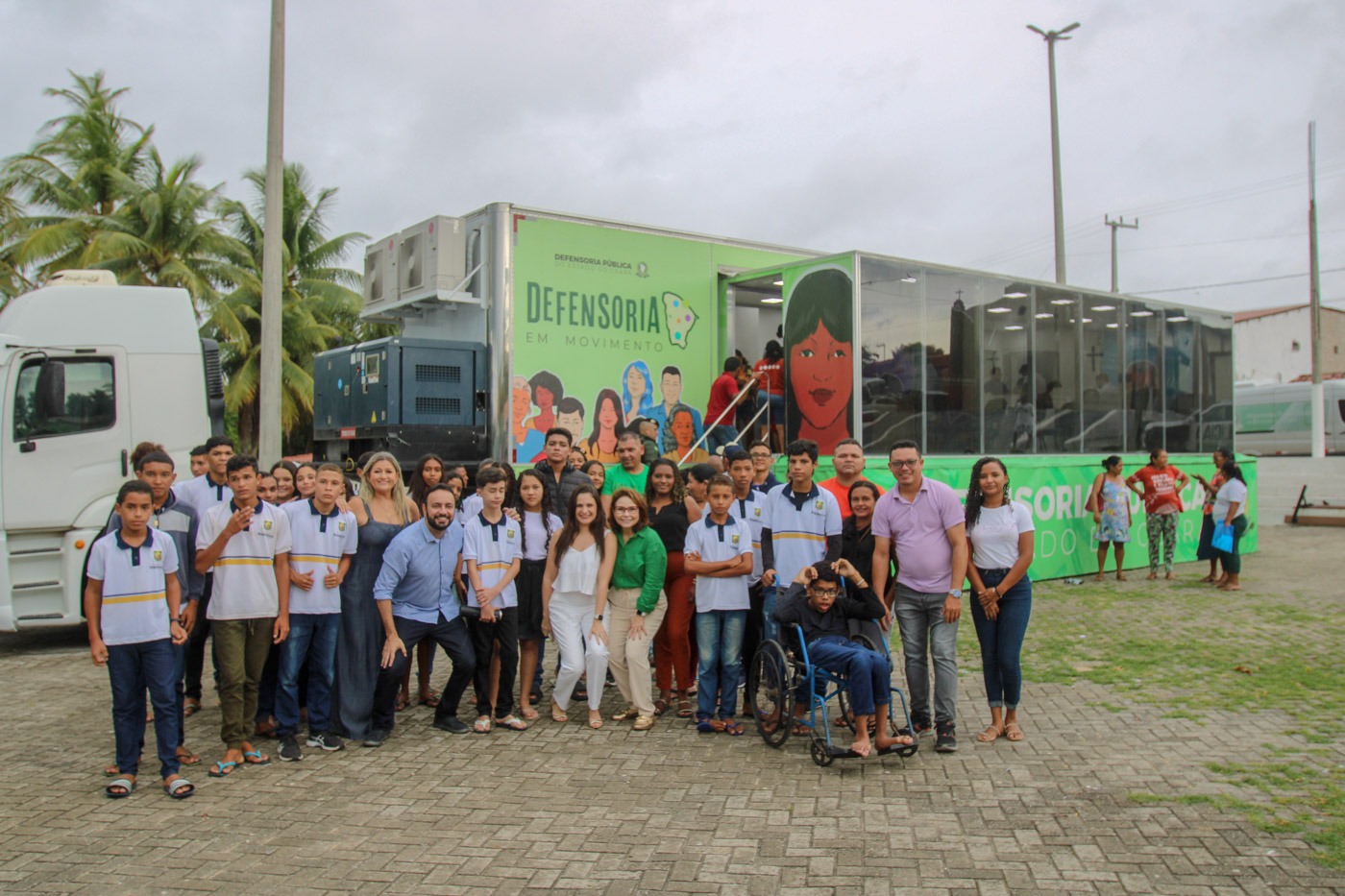 Defensoria em Movimento realiza atendimentos e educação de direitos na Praia da Baleia