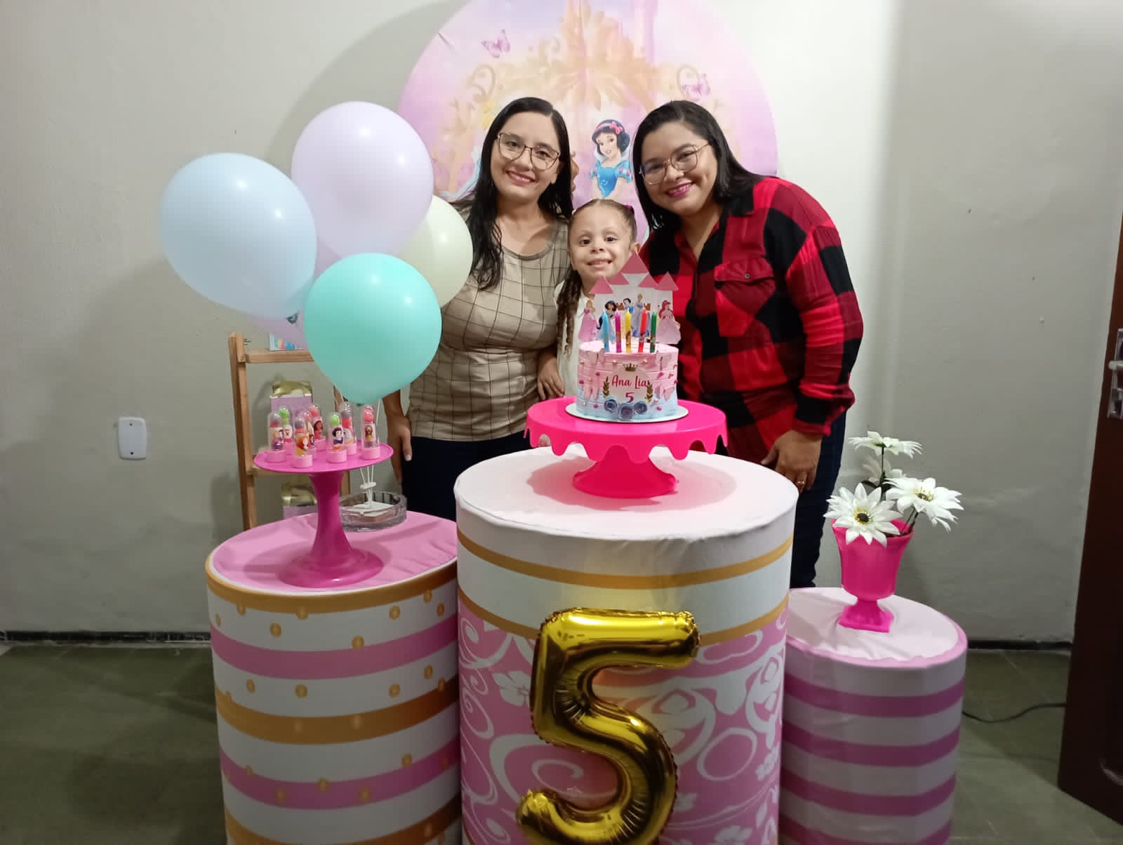 Defensoria garante o direito de três mães registrarem uma criança como filha