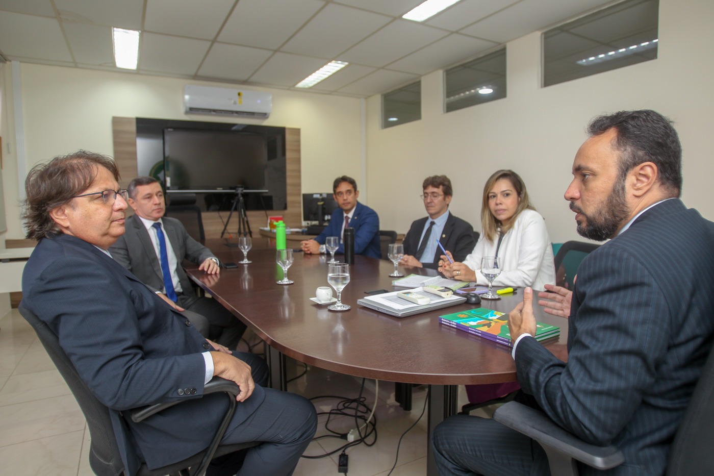 Defensoria Pública e TJCE alinham atuação para Semana do Júri, que terá feminicídios como prioridade de julgamentos