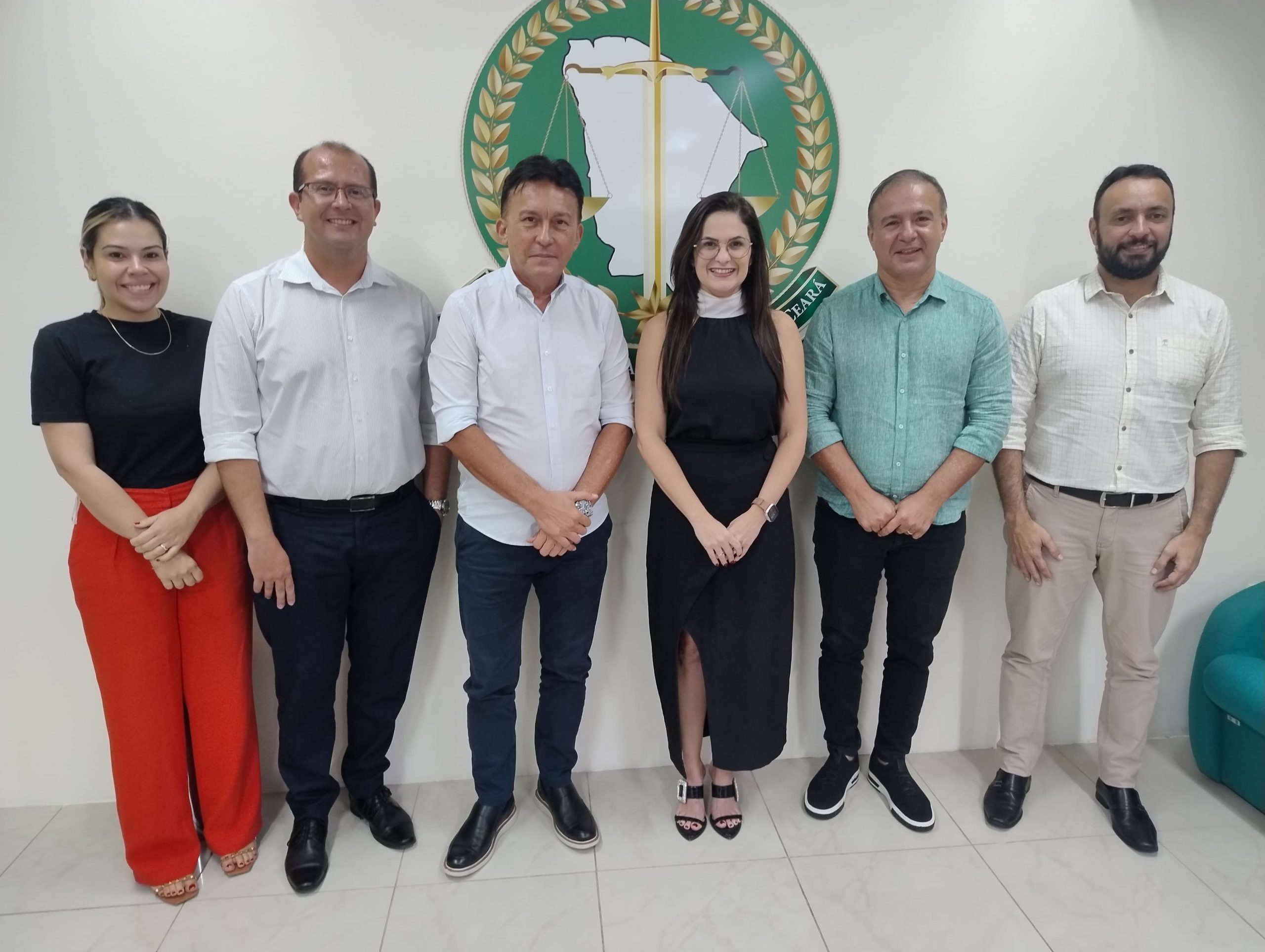 Defensora geral recebe prefeito de Itarema e secretário da Secretaria dos Recursos Hídricos do Ceará