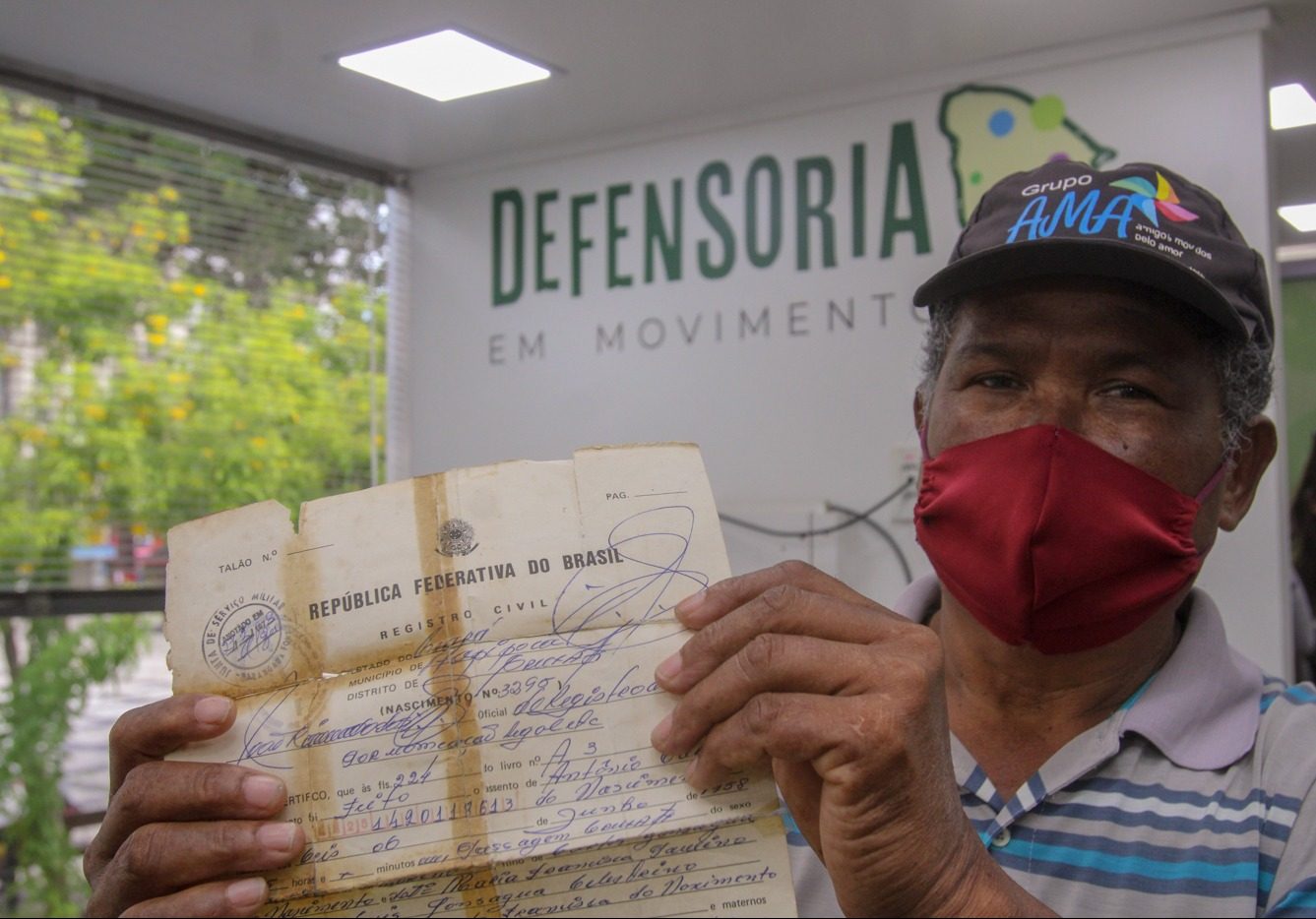 População em situação de rua recebe atendimento da Defensoria neste domingo (19) na Praça do Ferreira, no Centro de Fortaleza