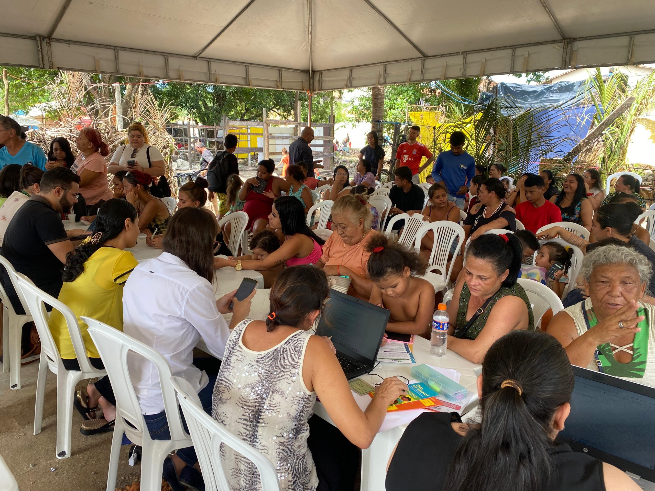 Defensoria Pública realiza atendimentos na ocupação Reviver, em Fortaleza