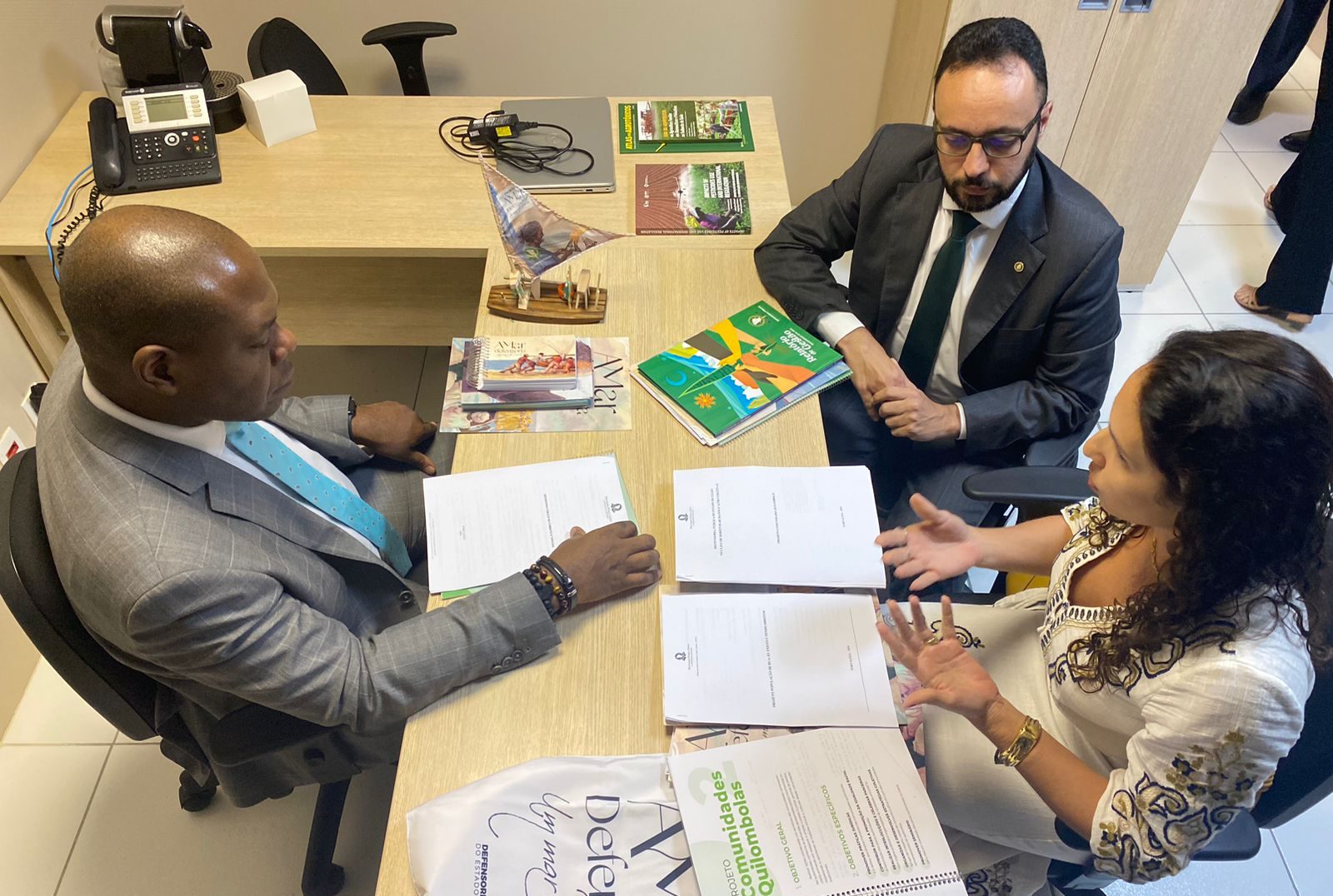 Defensoria apresenta projetos de promoção de direitos humanos a ministro Silvio Almeida
