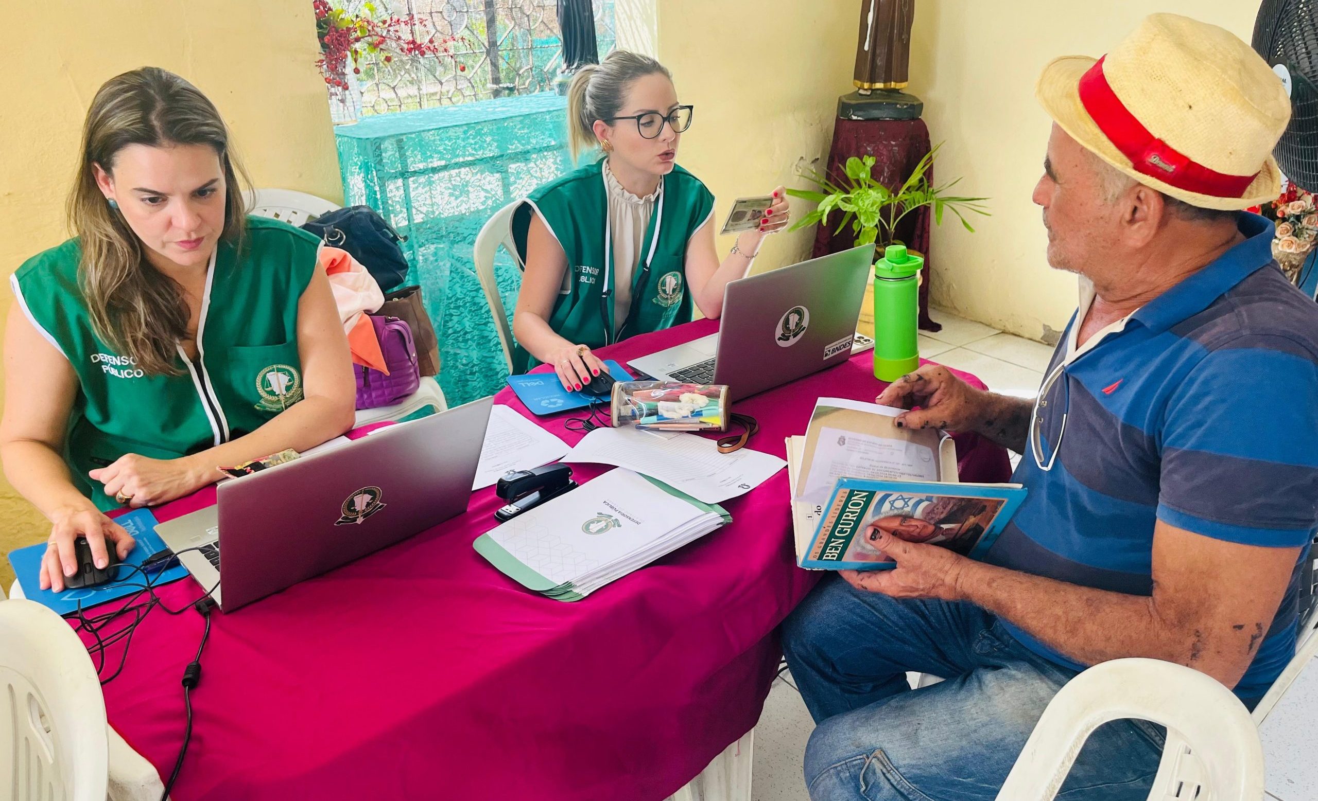 Atendimento itinerante da Defensoria presta orientações jurídicas no Álvaro Weyne