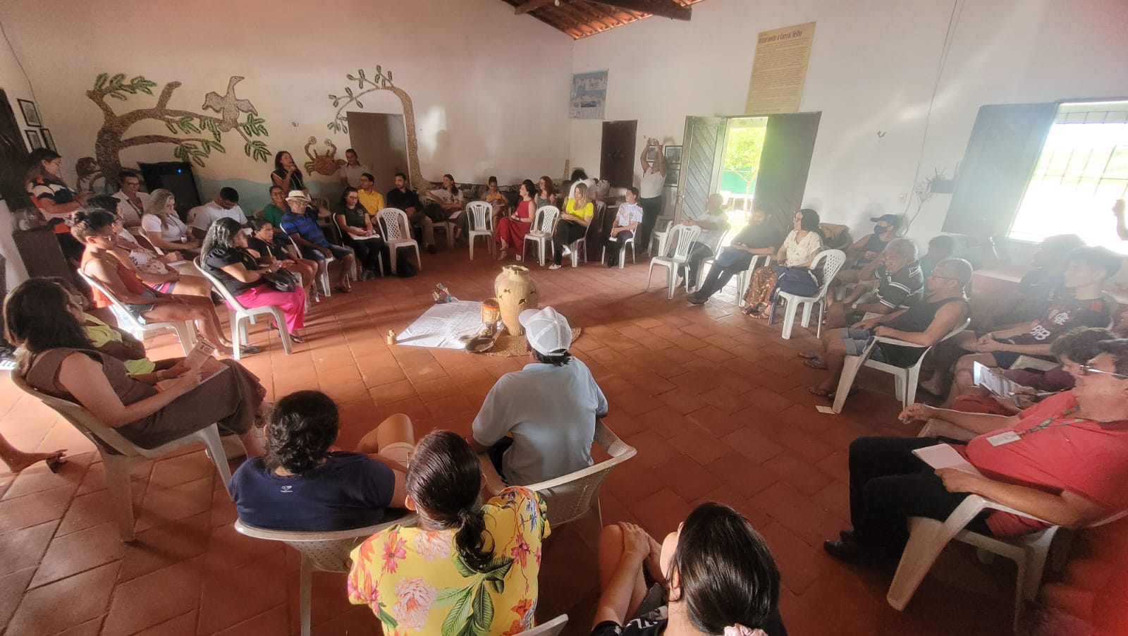 Amar Defensoria chega a Acaraú. População denuncia danos socioambientais causados pelas eólicas em roda de conversa com defensoras
