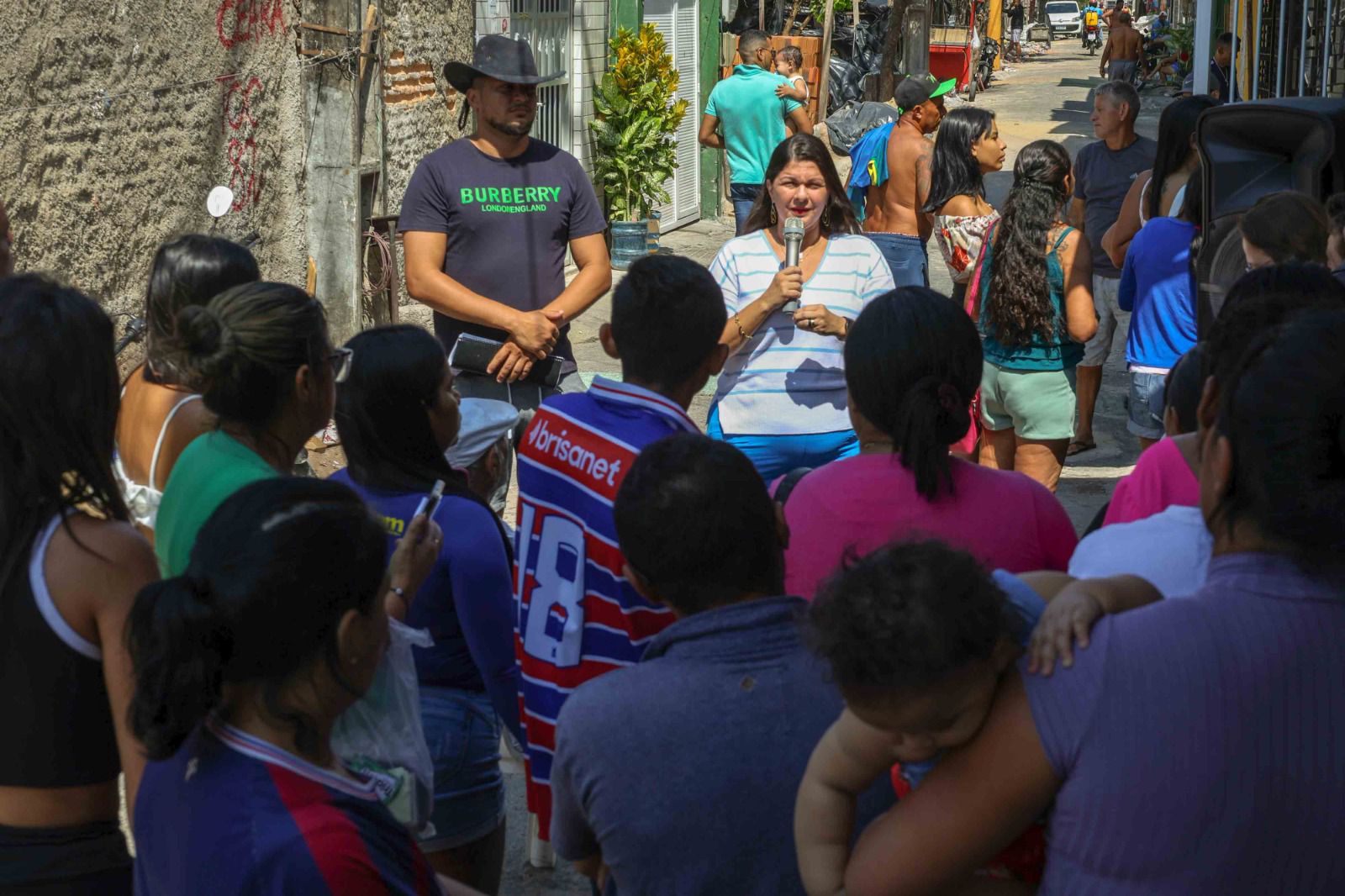 794 famílias foram cadastradas em três dias de atendimento na ocupação Deus é Amor no bairro Carlito Pamplona
