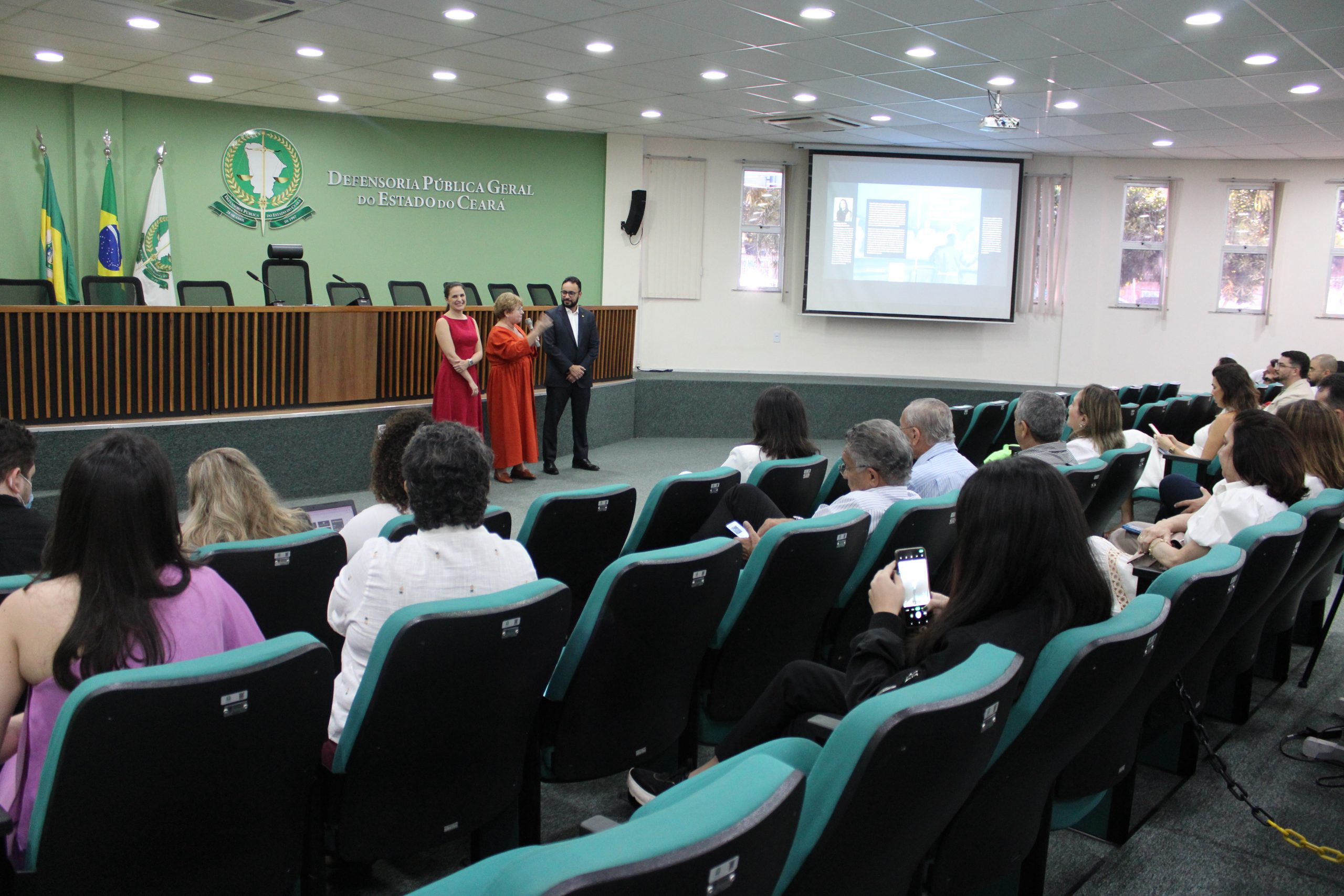 Escola Superior promove tarde de lançamentos de livros e palestra com Grazielle Albuquerque