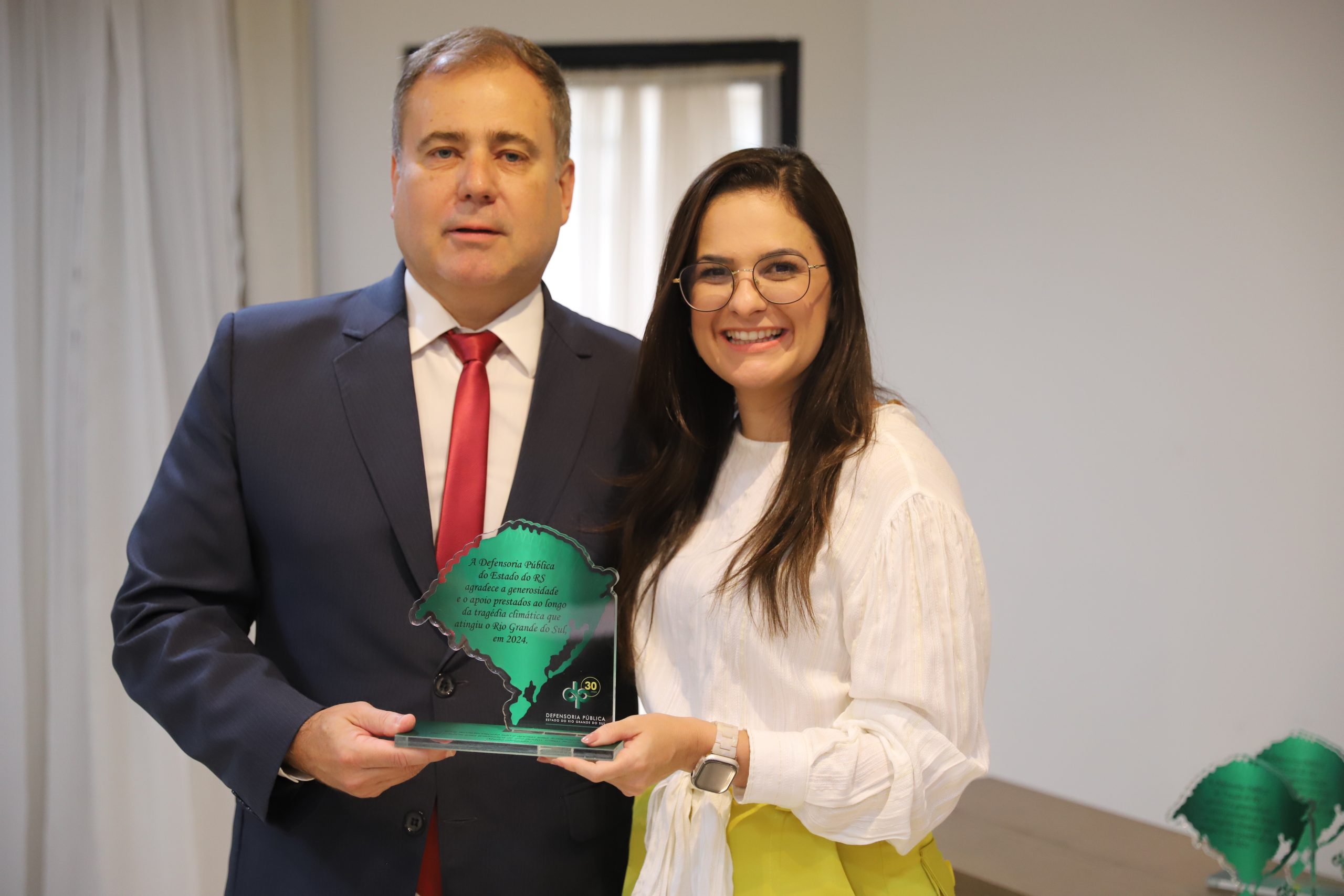 Defensoria do Ceará é homenageada pela participação em força-tarefa de atendimento às vítimas das enchentes no Rio Grande do Sul