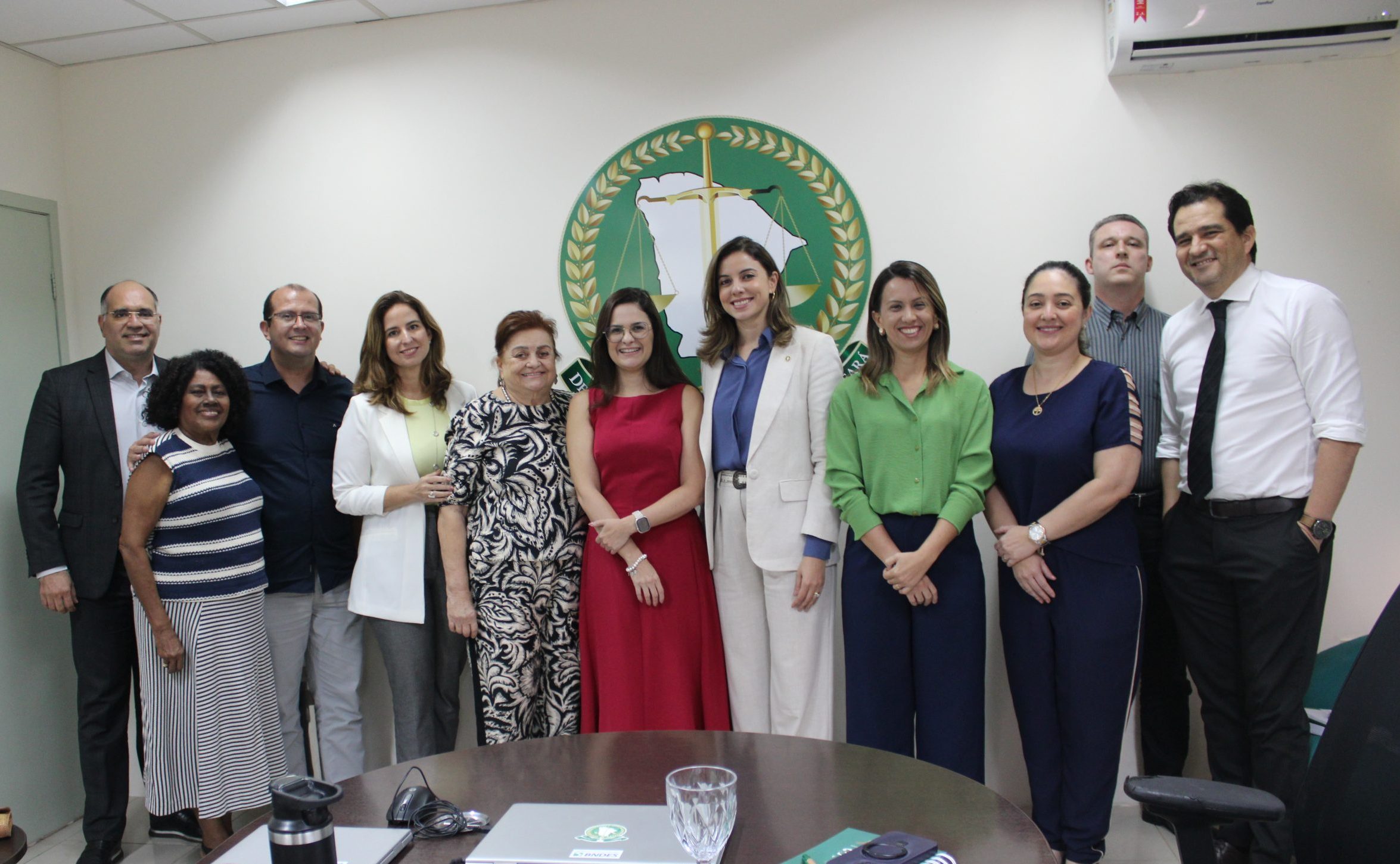 Defensoria Pública Geral do Ceará recebe diretoria da ADPEC para diálogo interinstitucional