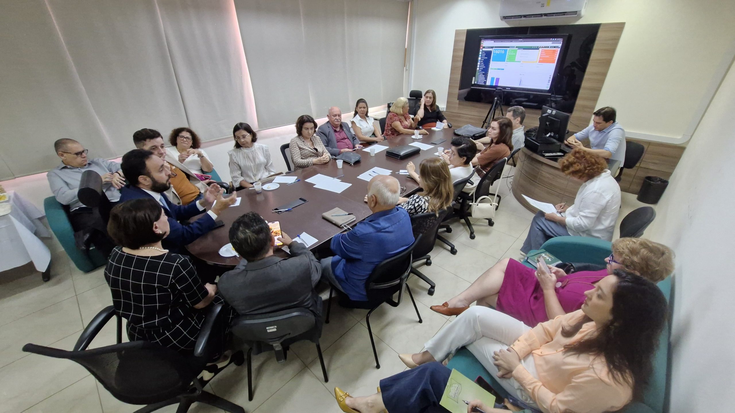 Reunião entre Defensoria Geral e defensores do segundo grau alinha os usos da ferramenta Push