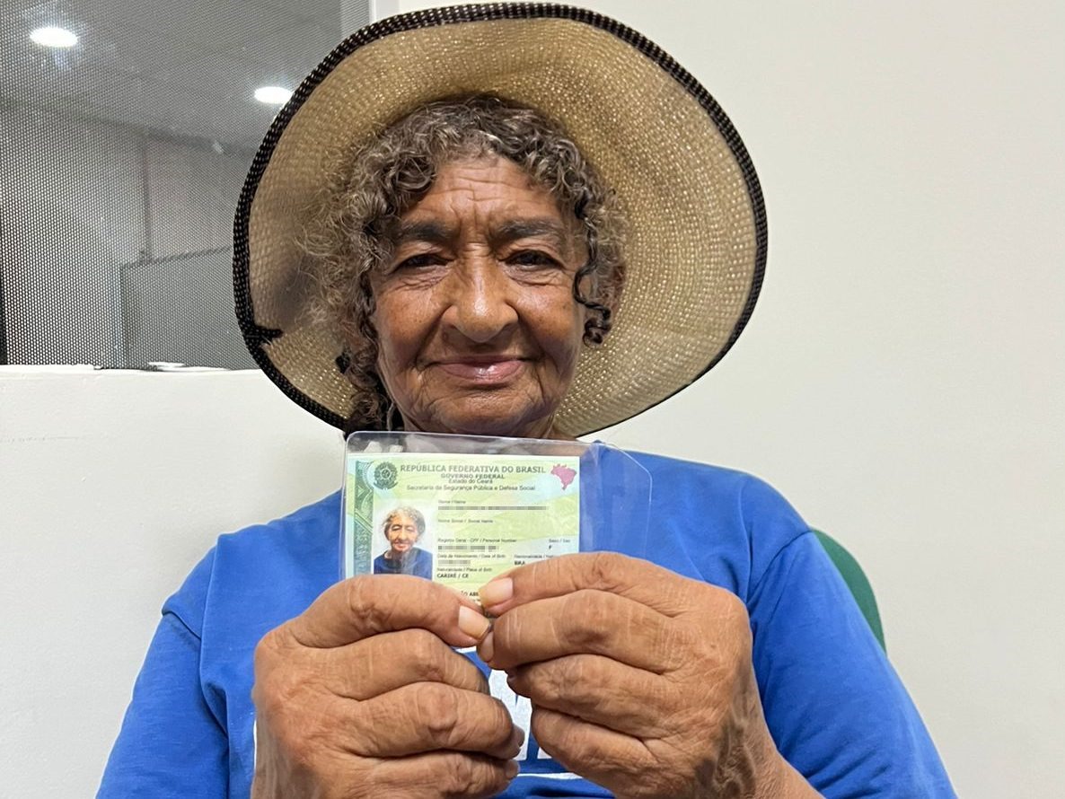 Com apoio da Defensoria Pública e de voluntárias, idosa conquista documentação e esperança de dias melhores
