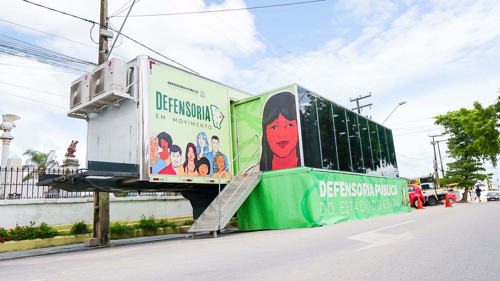 Defensoria inicia atendimentos itinerantes no bairro Moura Brasil com carreta; serviço segue disponível para população até quinta-feira (27/02)