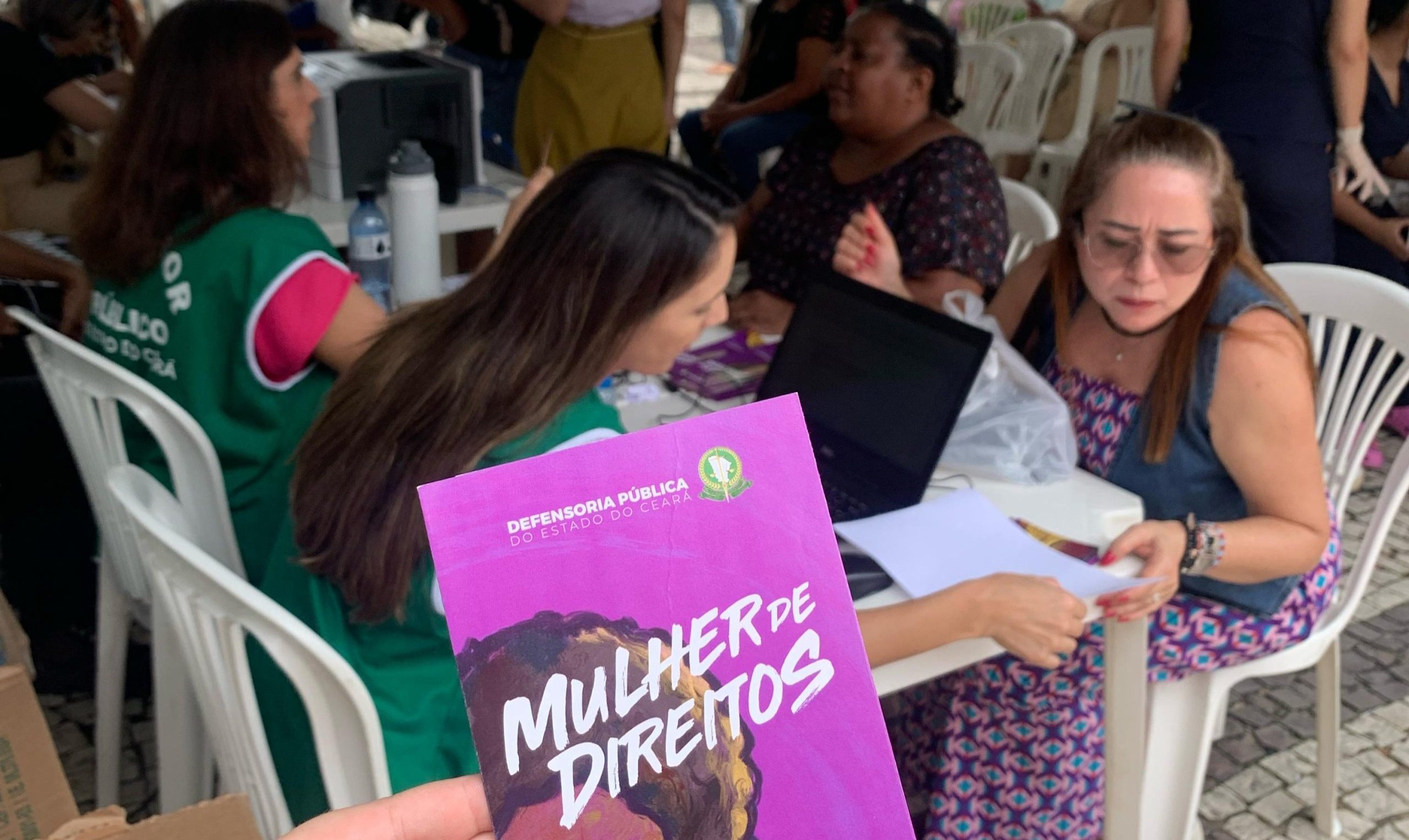 Defensoria atende mais de 100 mulheres na Praça do Ferreira