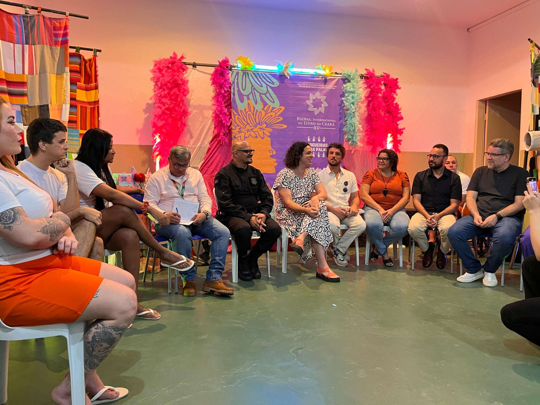 Renan Quinalha e Amara Moira fazem debate sobre literatura e resistências LGBTQ+ na Unidade Prisional Irmã Imelda