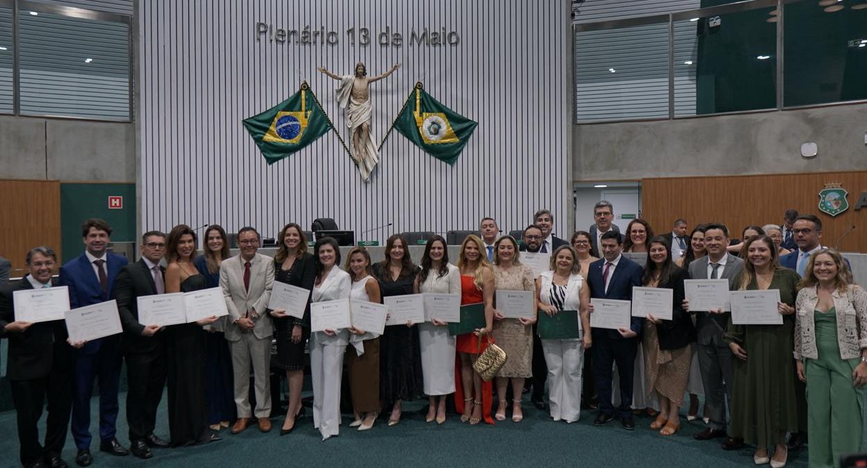 Defensoras e defensores públicos são homenageados em sessão solene na Assembleia Legislativa do Ceará