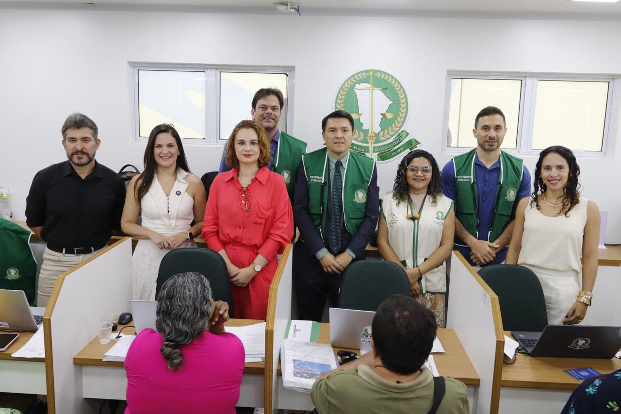 Defensoria em Movimento atende 120 pessoas no bairro Moura Brasil