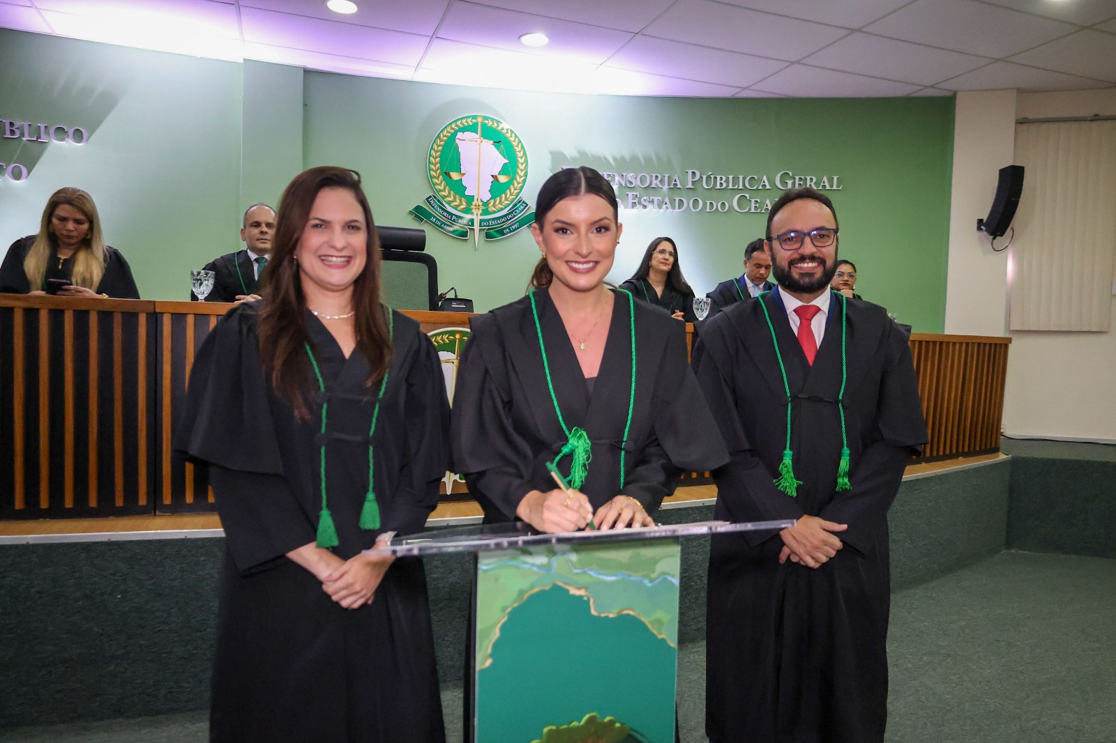 Nova defensora pública toma posse em cerimônia marcada por emoção e compromisso social