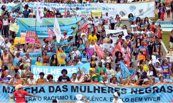 Em marcha por reparação e bem viver, mulheres negras ampliam a luta por justiça racial em Brasília