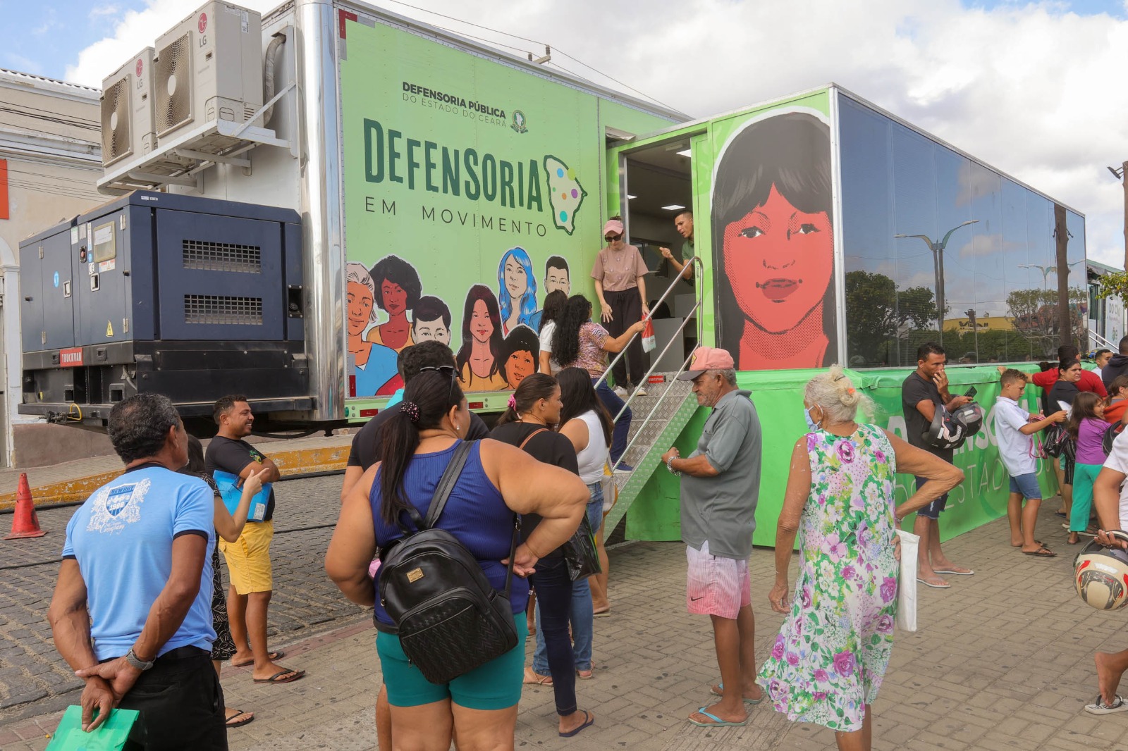 Carreta da DPCE leva serviços a Iguatu e Juazeiro do Norte com 175 atendimentos em dois dias