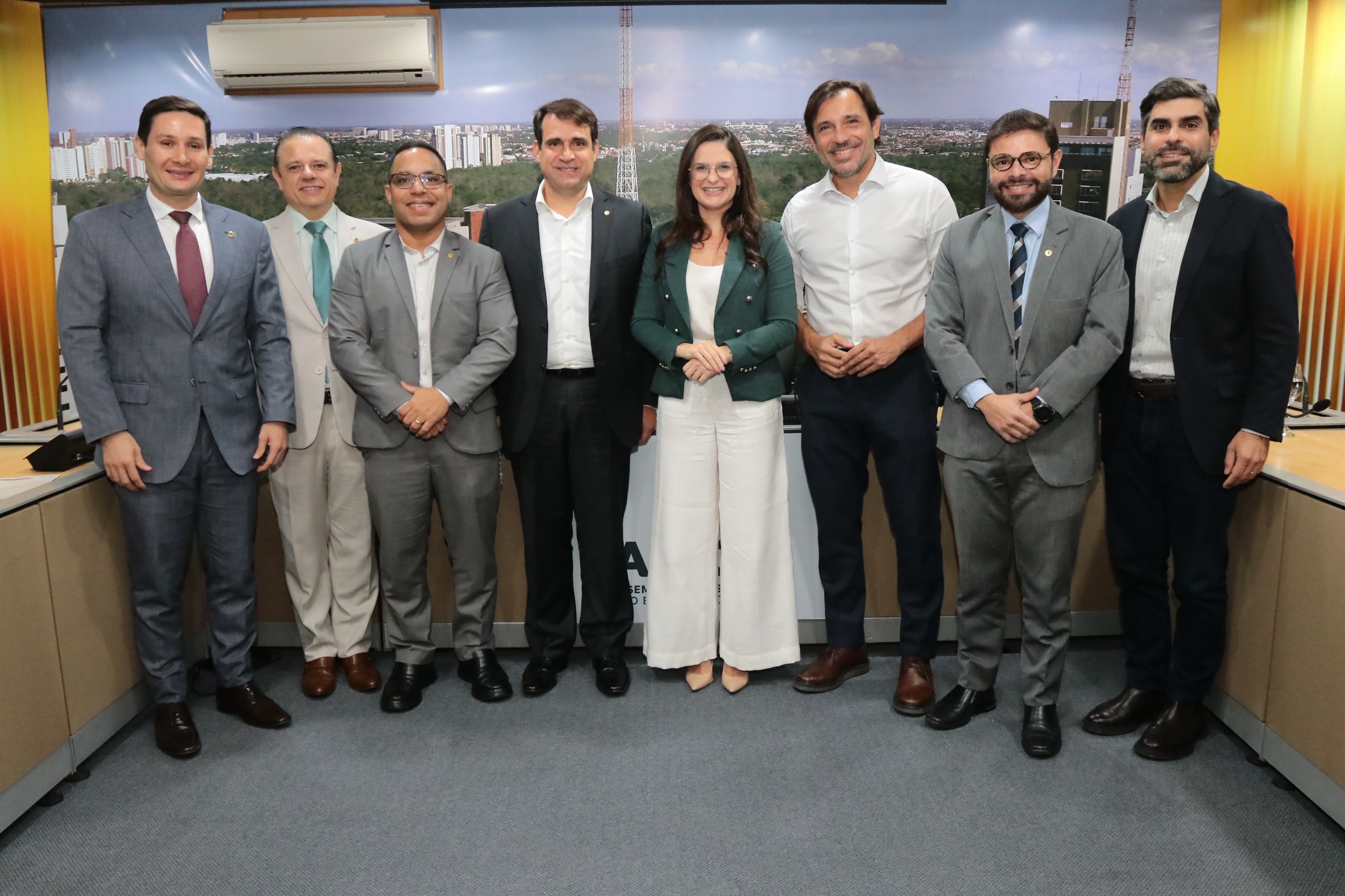 Comissão CCJR da Alece aprova, por unanimidade, o nome de Sâmia Farias para a Defensoria Pública Geral