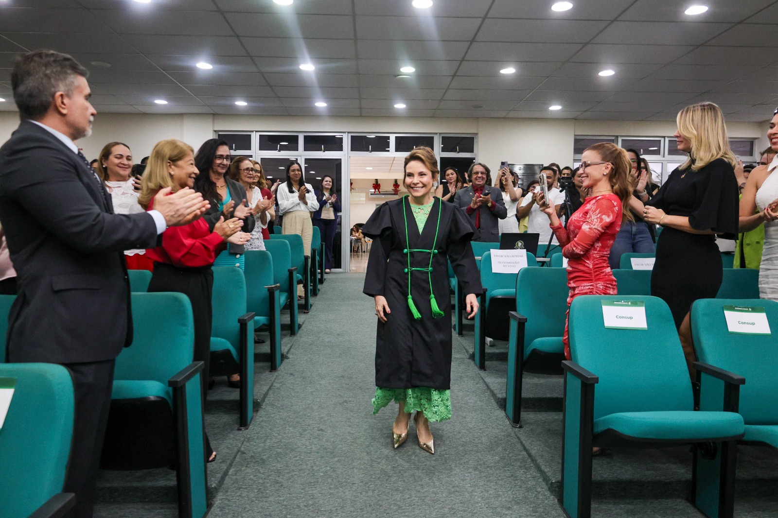Posse da nova corregedora-geral da Defensoria Pública do Ceará reúne autoridades e marca passagem de gestão