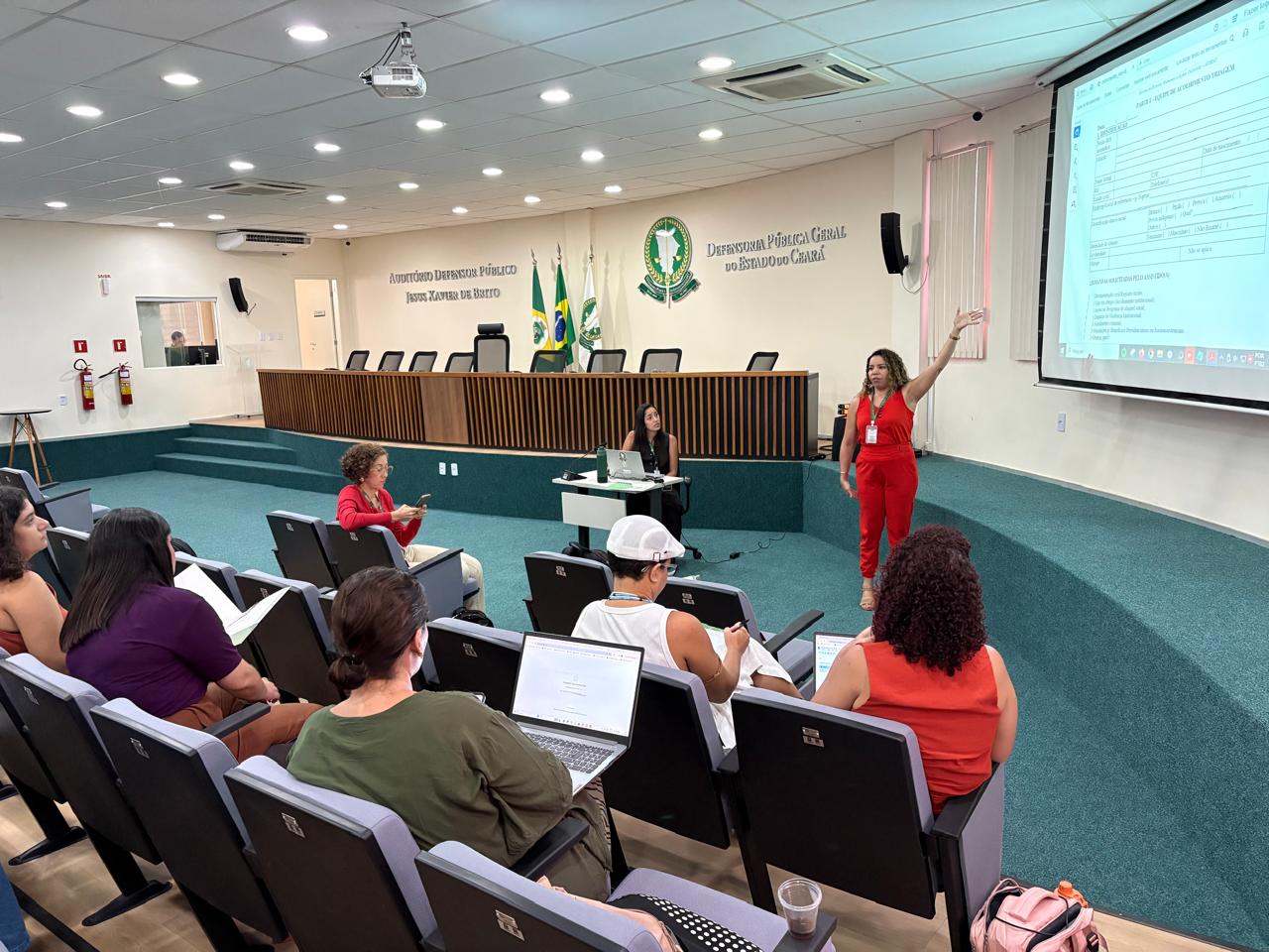 Defensoria realiza capacitação sobre sistema integrado de atendimento à população em situação de rua